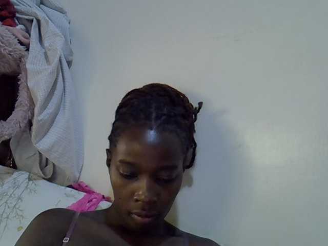miss-vibes live cam on BongaCams