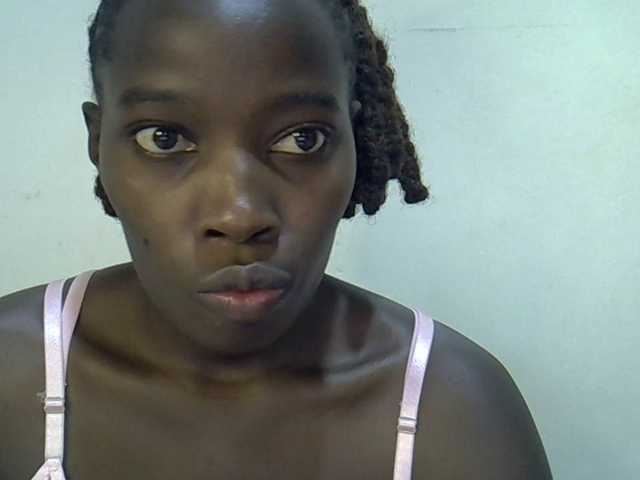 miss-vibes live cam on BongaCams