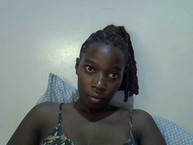 miss-vibes live cam on BongaCams