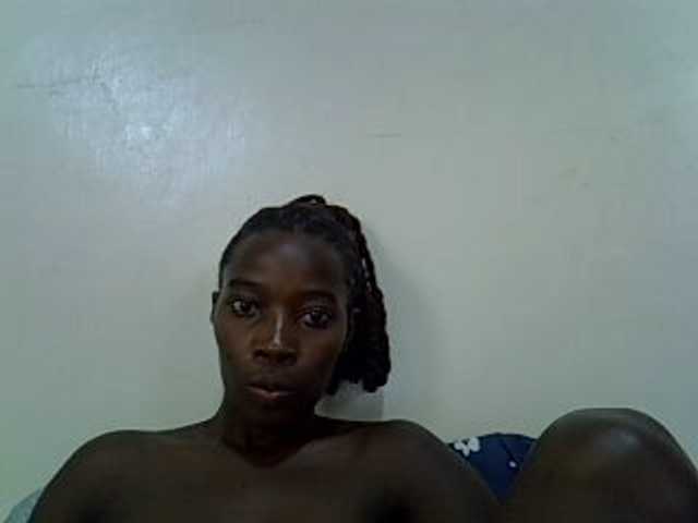 miss-vibes live cam on BongaCams