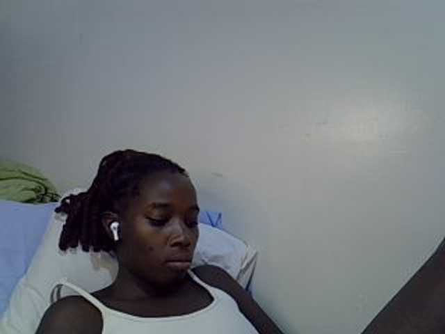 miss-vibes live cam on BongaCams