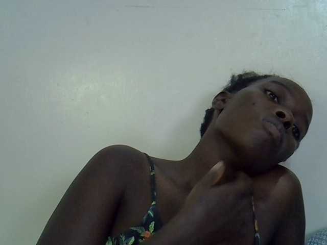 miss-vibes live cam on BongaCams