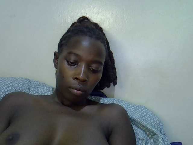 miss-vibes live cam on BongaCams