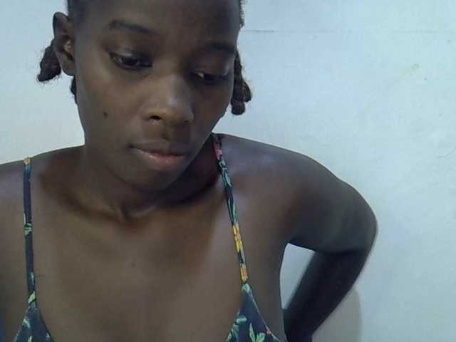 miss-vibes live cam on BongaCams