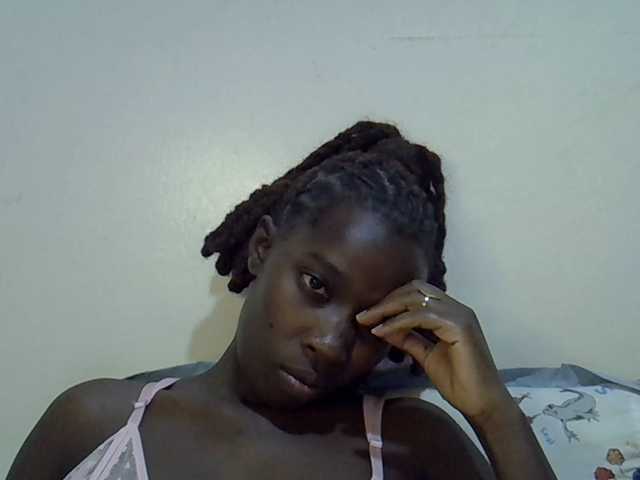 miss-vibes live cam on BongaCams