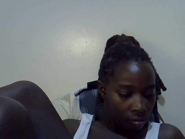 miss-vibes live cam on BongaCams