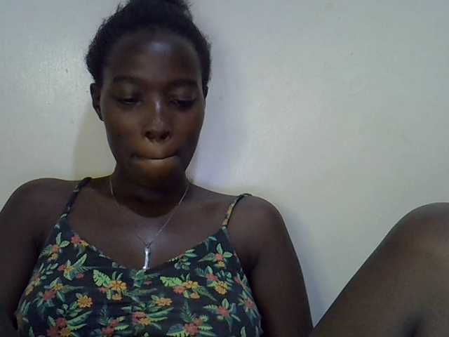 miss-vibes live cam on BongaCams