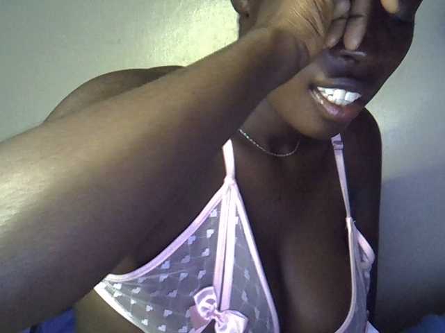 miss-vibes live cam on BongaCams