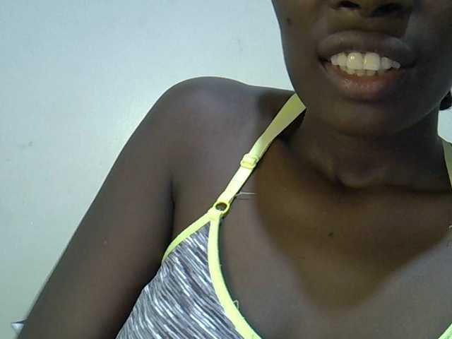 miss-vibes live cam on BongaCams