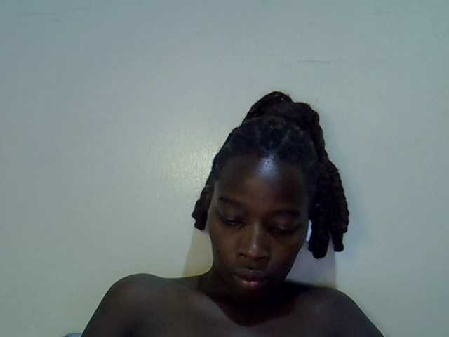 miss-vibes live cam on BongaCams