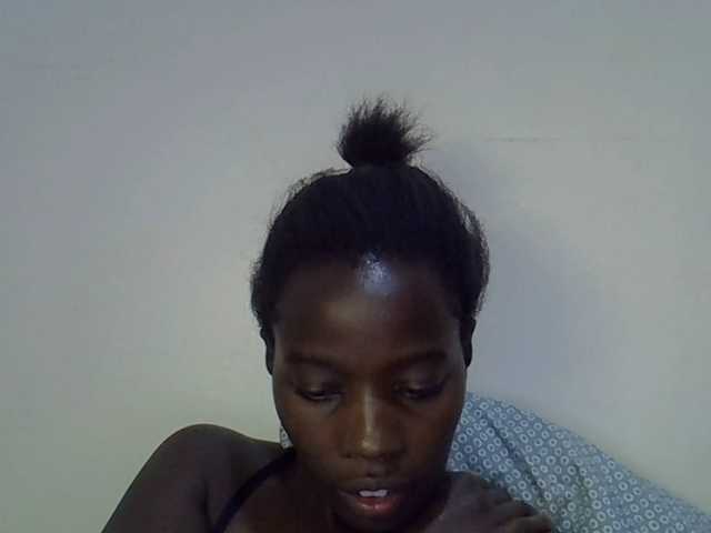 miss-vibes live cam on BongaCams