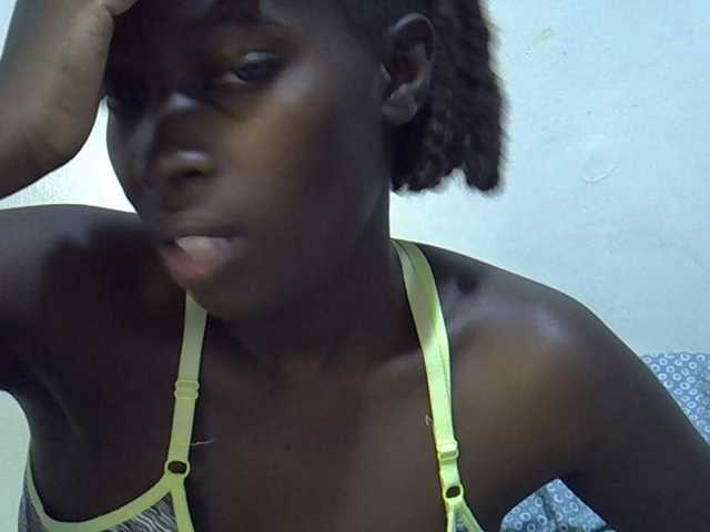 miss-vibes live cam on BongaCams