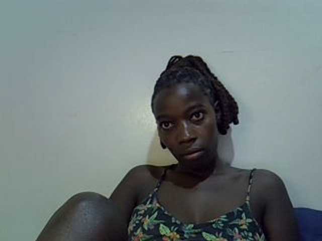 miss-vibes live cam on BongaCams