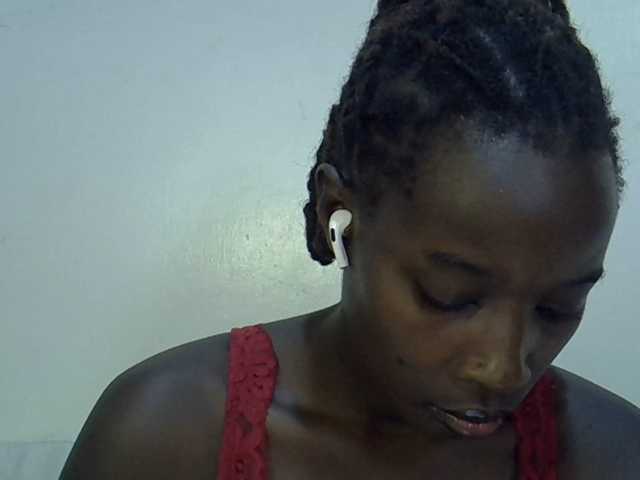 miss-vibes live cam on BongaCams