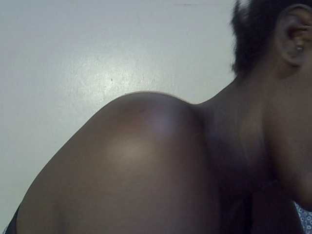 miss-vibes live cam on BongaCams