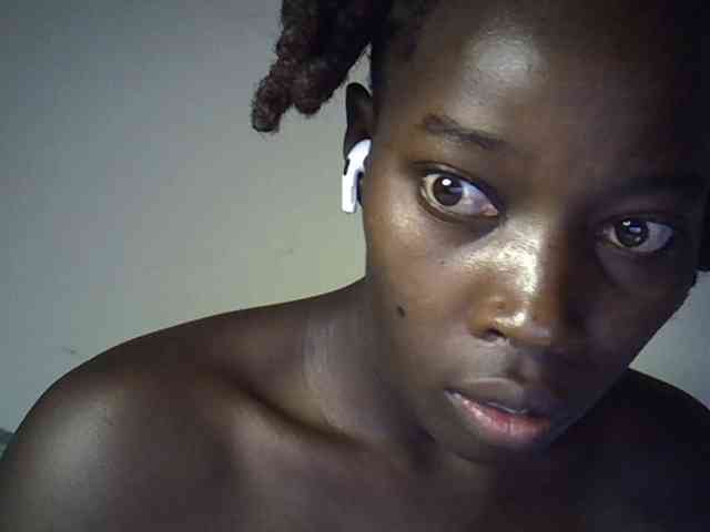 miss-vibes webcam