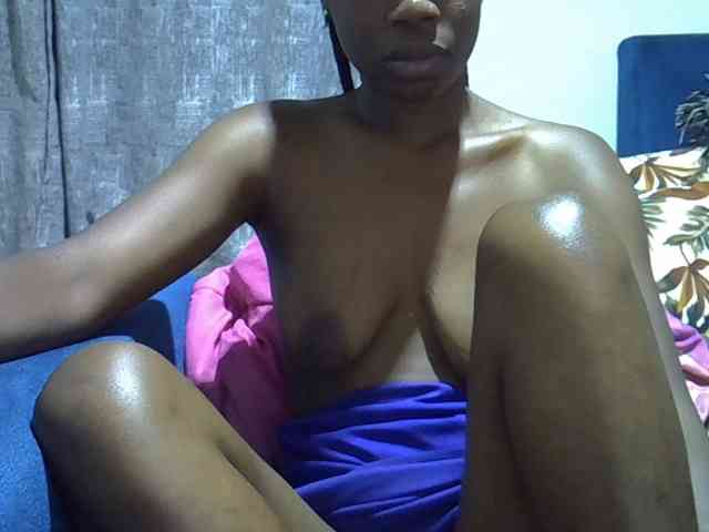 Model: hot-mellissa