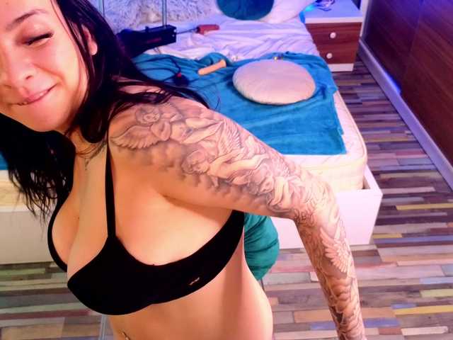 EmmaGunner live cam on BongaCams