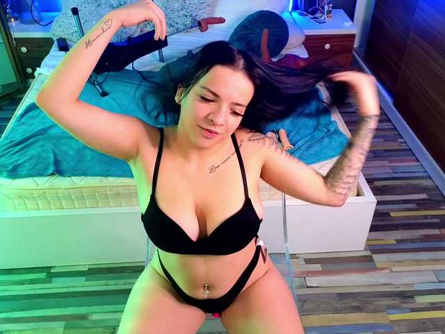 EmmaGunner live cam on BongaCams