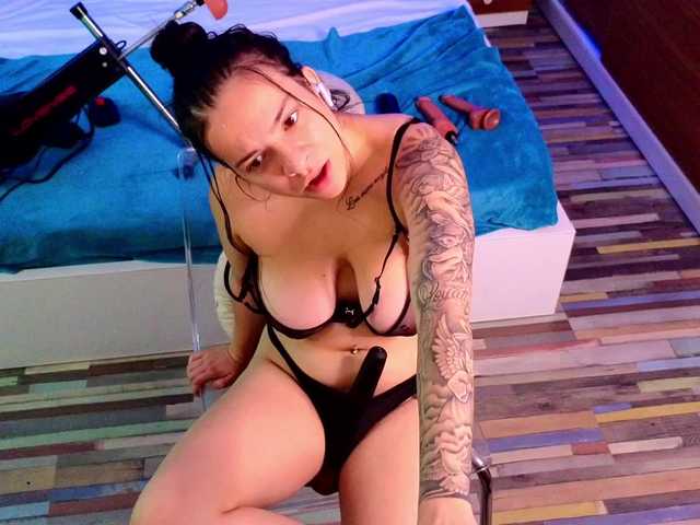 EmmaGunner live cam on BongaCams