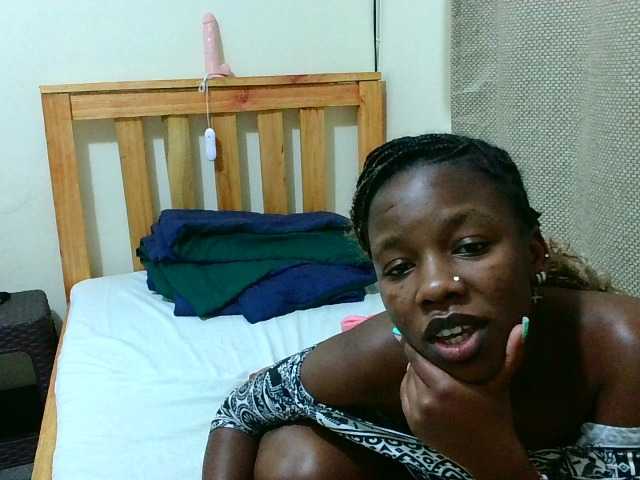 le modèle Malibhu est en webcam porno dans un show sur le site bongacams, il possède les tags suivants: Ebony,Blonde,Trimmed