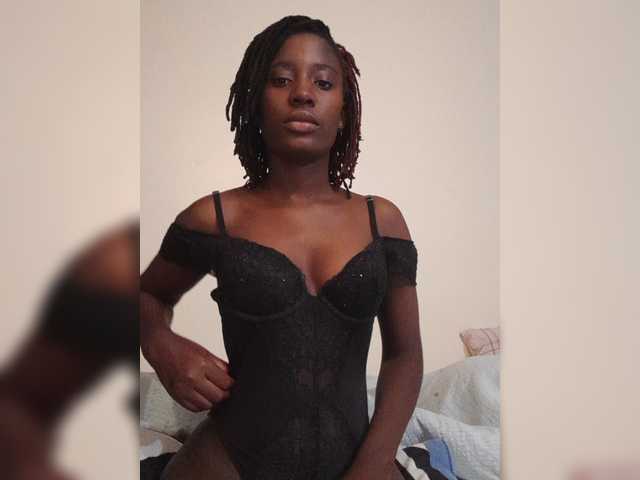 Pinky23a live cam on BongaCams