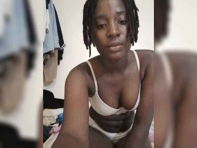 Pinky23a live cam on BongaCams