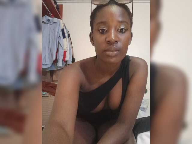 Pinky23a live cam on BongaCams