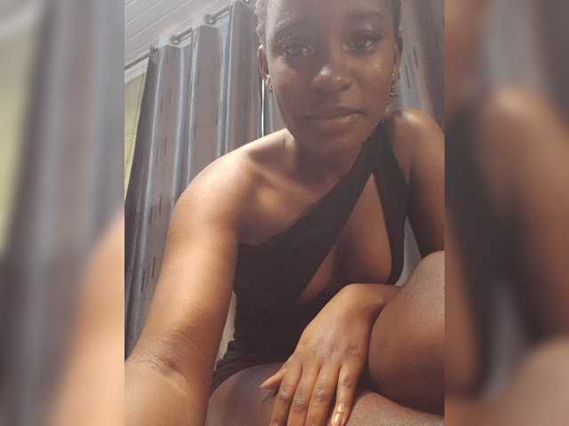Pinky23a live cam on BongaCams