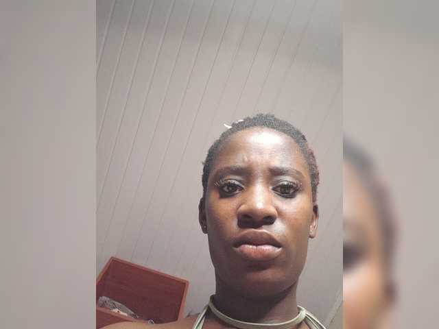 Pinky23a live cam on BongaCams