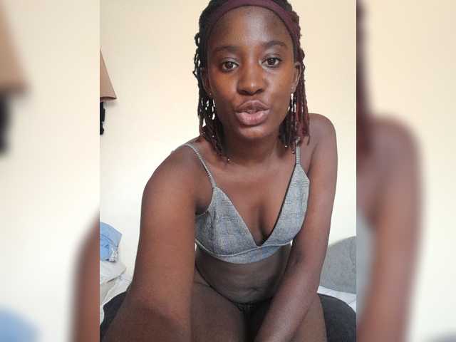 Pinky23a live cam on BongaCams