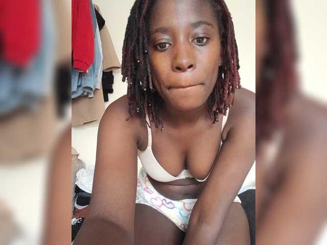 Pinky23a live cam on BongaCams
