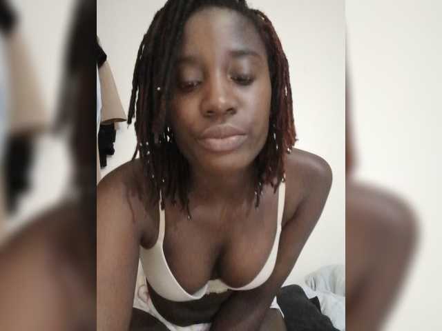 Pinky23a live cam on BongaCams