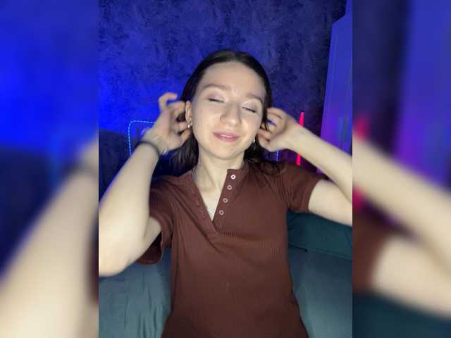 le modèle _AVRORA_ est en webcam porno dans un show sur le site bongacams, il possède les tags suivants: White/Caucasian,Brunette,Trimmed