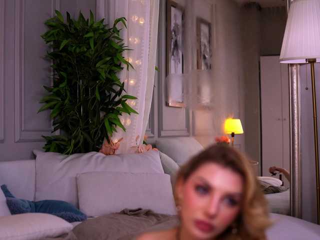 MillieHartwell live cam