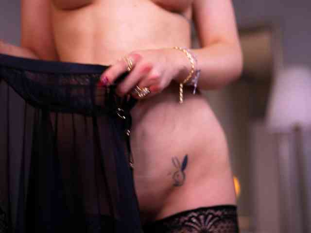 MillieHartwell live female cam on bongacams