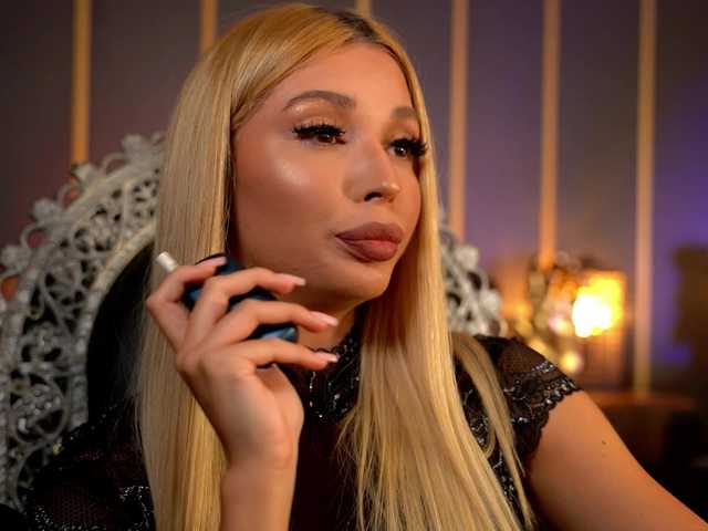 MalloryDimonium live cam on BongaCams