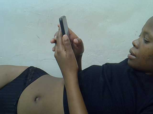 Prettyslender live cam on BongaCams