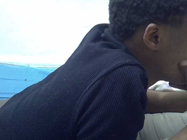 Prettyslender live cam preview