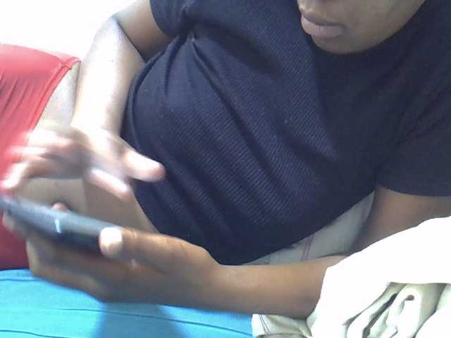 Prettyslender live cam preview