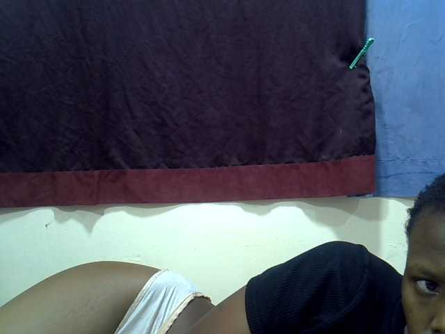 le modèle Prettyslender est en webcam porno dans un show sur le site bongacams, il possède les tags suivants: Ebony,Brunette,Trimmed