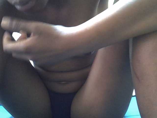Prettyslender live cam on BongaCams