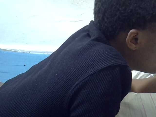 Prettyslender live cam preview