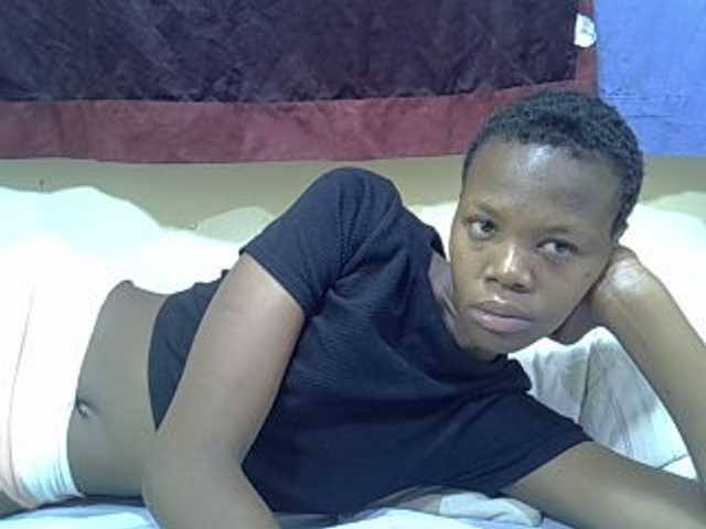 Prettyslender live cam on BongaCams
