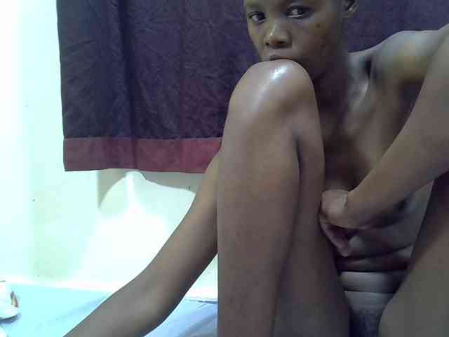 prettyslender's live room