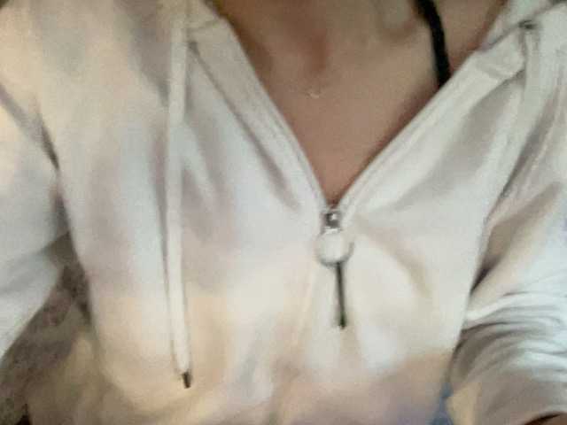 Blondiie-xo live cam on BongaCams
