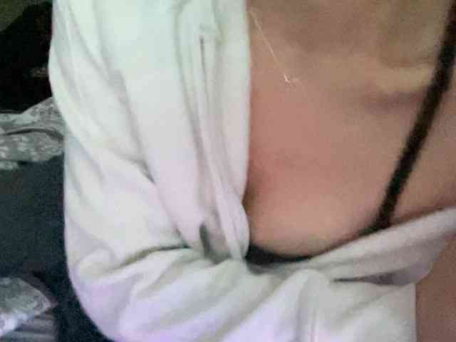 Blondiie-xo webcam