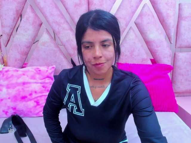 CataleyaLars live cam preview