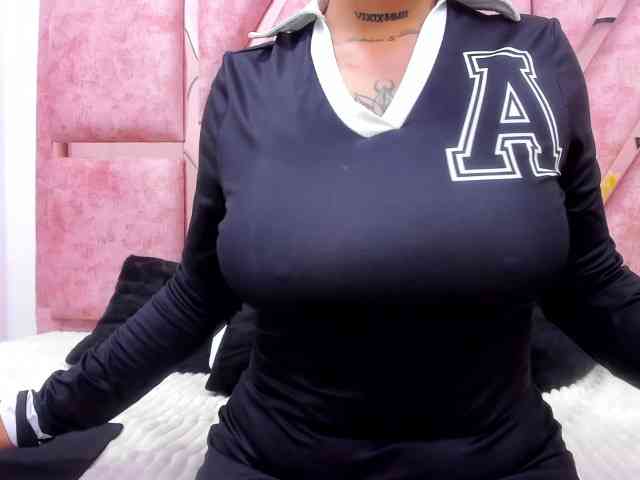 CataleyaLars webcam
