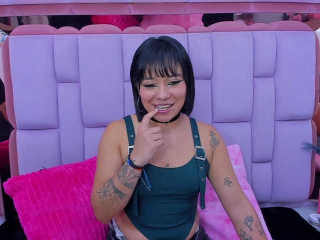 roxanevega live cam on BongaCams